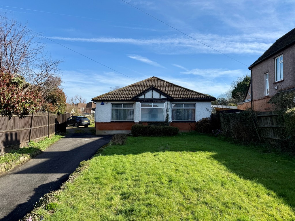 Lot: 89 - DEVELOPMENT OPPORTUNITY - PERMISSION FOR TWO DETACHED CHALET BUNGALOWS AND EXTENSION OF EXISTING DWELLING INTO CHALET BUNGALOW - Detached bungalow